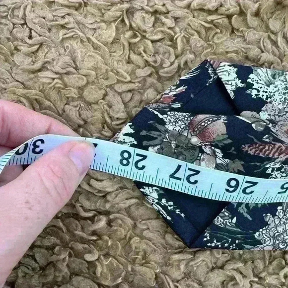 Vintage Emalaysia Botanical Tie Floral Pinecone Nature Necktie made  in Malaysia - Picture 5 of 5